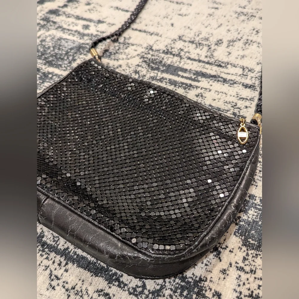 Vintage '80s Evening Purse! Made In Hong Kong- Black and Gold - Picture 2 of 8